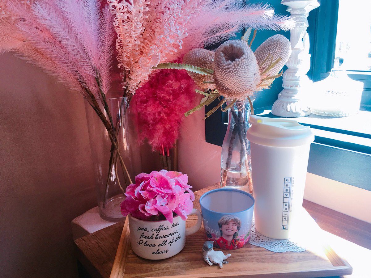 cafe0811's tweet photo. #HAPPY31GDAY
#보고싶은_지용아_생일축하해
#Likeyouevent
카페가 너무 이뻐요ㅠㅠㅠㅠㅠ그래서 오빠 사진들이 더 배로 이뻐보이는 느낌??ㅎㅎ이런 좋은 이벤트 열어주셔서 감사합니다🌼❣️ https://t.co/GLz8YDU10v