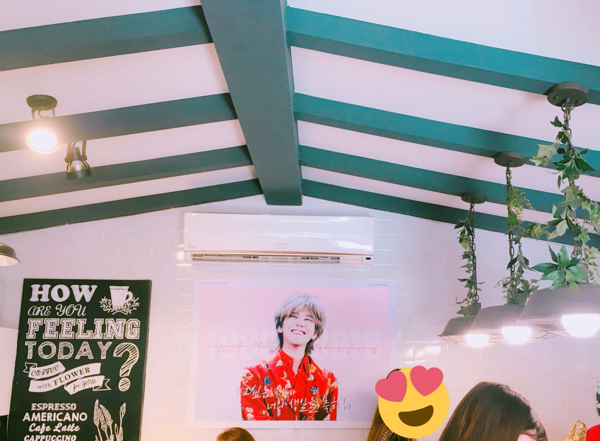 cafe0811's tweet photo. #HAPPY31GDAY
#보고싶은_지용아_생일축하해
#Likeyouevent
카페가 너무 이뻐요ㅠㅠㅠㅠㅠ그래서 오빠 사진들이 더 배로 이뻐보이는 느낌??ㅎㅎ이런 좋은 이벤트 열어주셔서 감사합니다🌼❣️ https://t.co/GLz8YDU10v