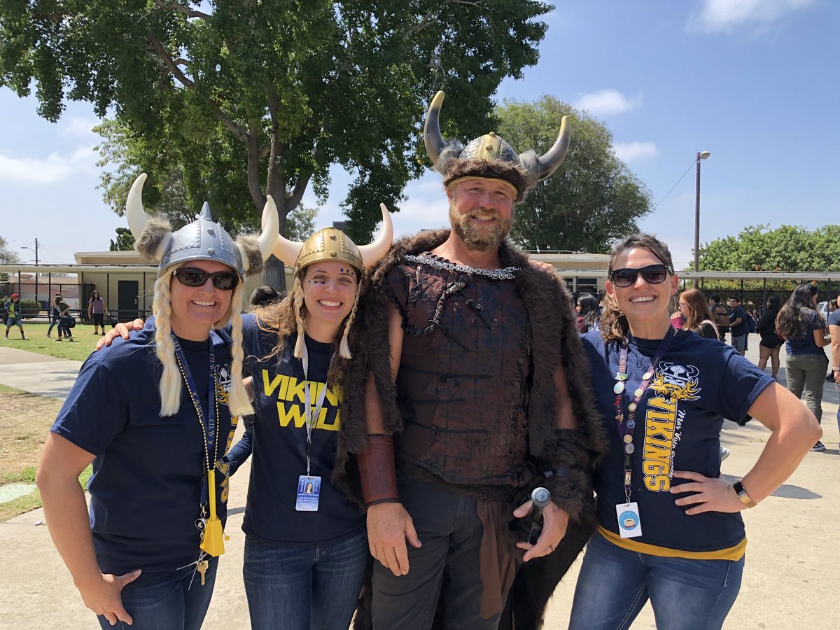 MsVenturino's tweet image. I 💙💛 my Viking family!! #vikingslearn #suhsd @nlink @SDMathTiki @Ms_Stangel