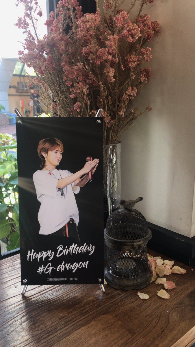 sorbetxxi's tweet photo. 너무 귀여워요 🌸🌼🌹🌷🌺💐🌻
Thank you @likeyou_GD for this event, so so so cute. น่ารักมาก เป็นลมแล้ว ฮือออออ ผู้ชายดอกไม้ของฉัน 💕
#HAPPY31GDAY
#보고싶은_지용아_생일축하해
#Likeyouevent https://t.co/YAWayyt2kG