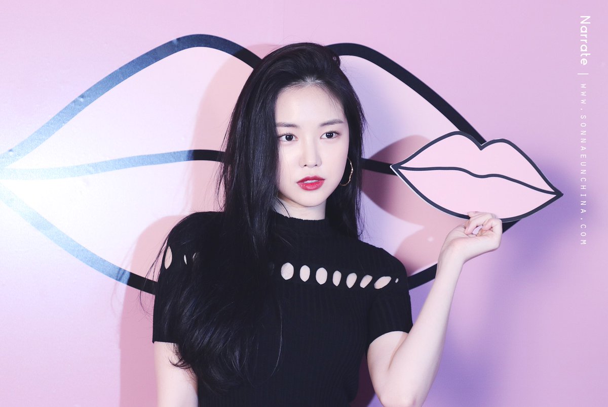 Narrate_naeun's tweet photo. 180616 shu uemura x son naeun mattitude party 🖤 #손나은 #나은 #Naeun @Apinksne https://t.co/xdy94slwYj
