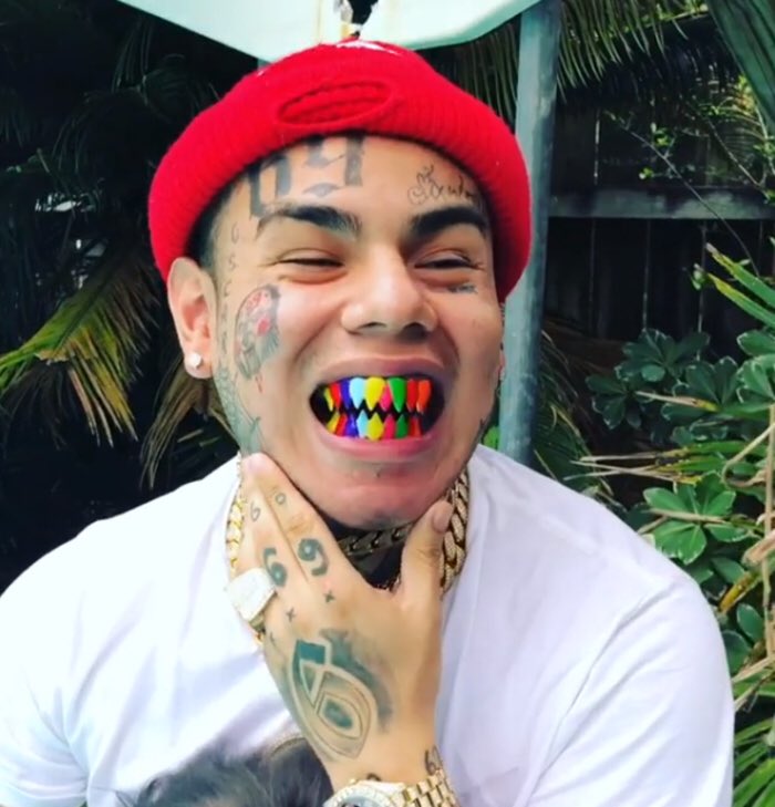 King_James706's tweet photo. Who has the better rainbow grillz? Rt @lilyachty  like for @6ix9ine https://t.co/NasPWquOss