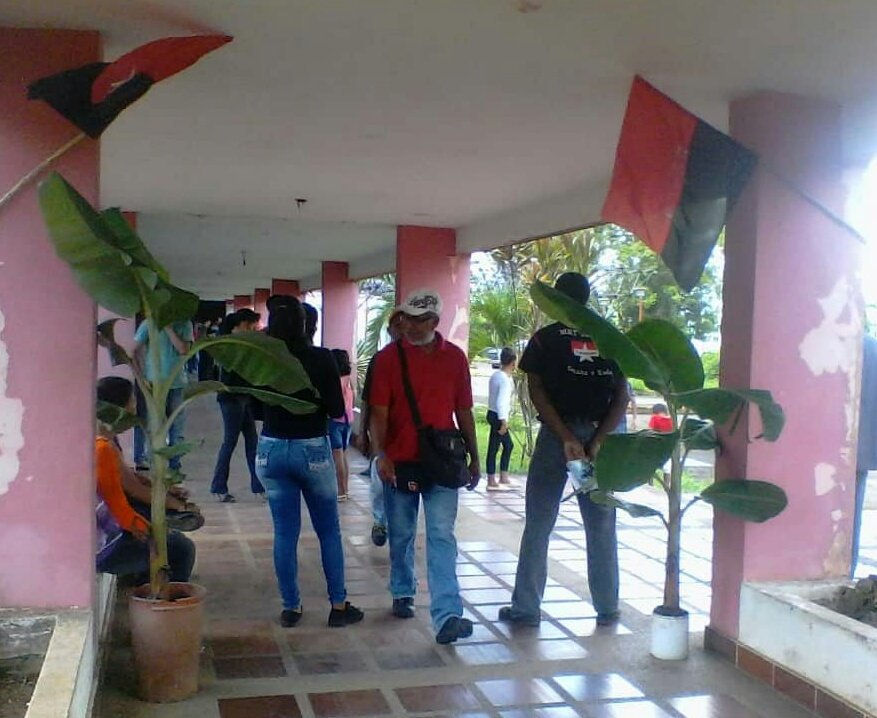 Mira_Venezuela's tweet photo. El impulso de la producción agrícola desde el hacer cotidiano de nuestros camaradas ha sido ejemplo a seguir. Por el trabajo y entrega constante de nuestros militantes, felicitamos a los compañeros de Caripito, en el edo. @MonagasMRT, por el 1er Aniversario de la «Tupareña». https://t.co/wwCFTUa93q