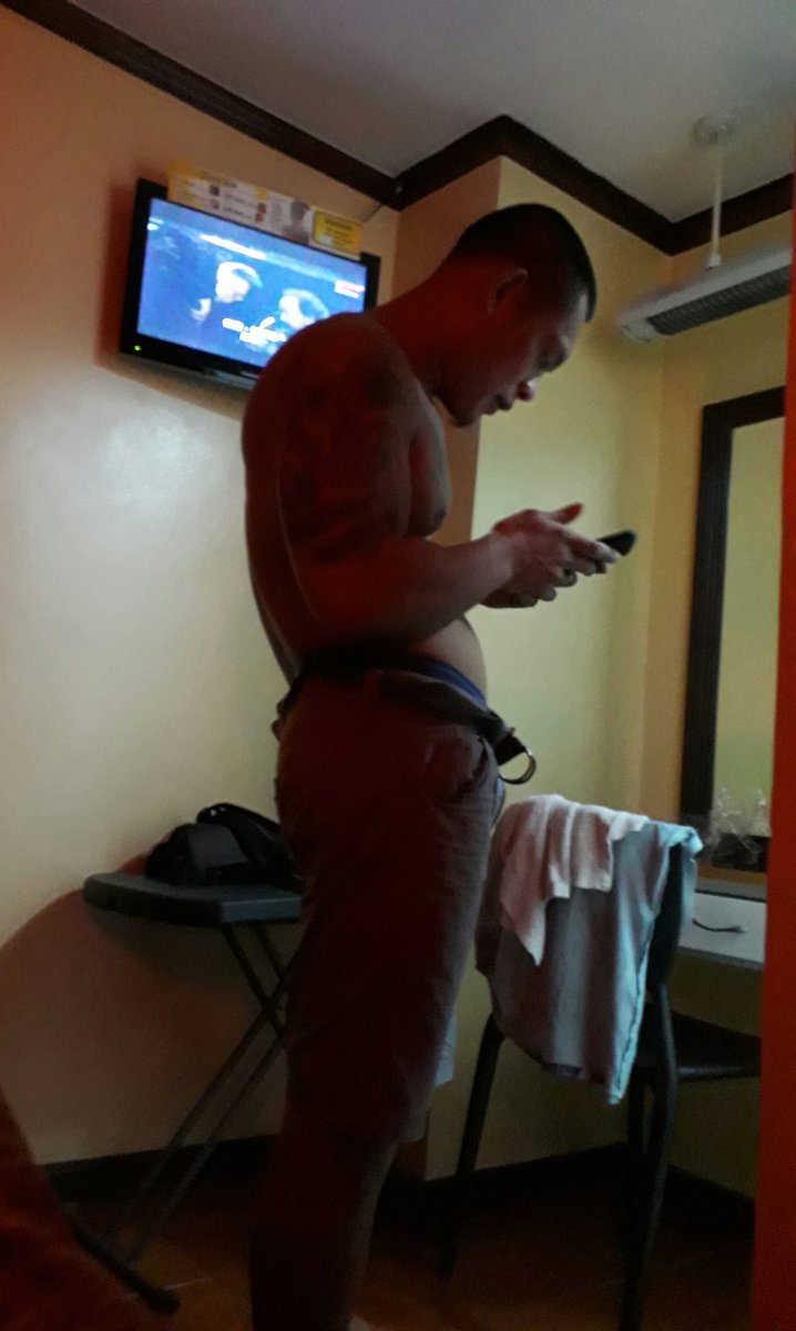 ManlyQc's tweet photo. Hot ba?
#borta #pinoy #daddy #daks #masahista #machete https://t.co/BATihxpjIT
