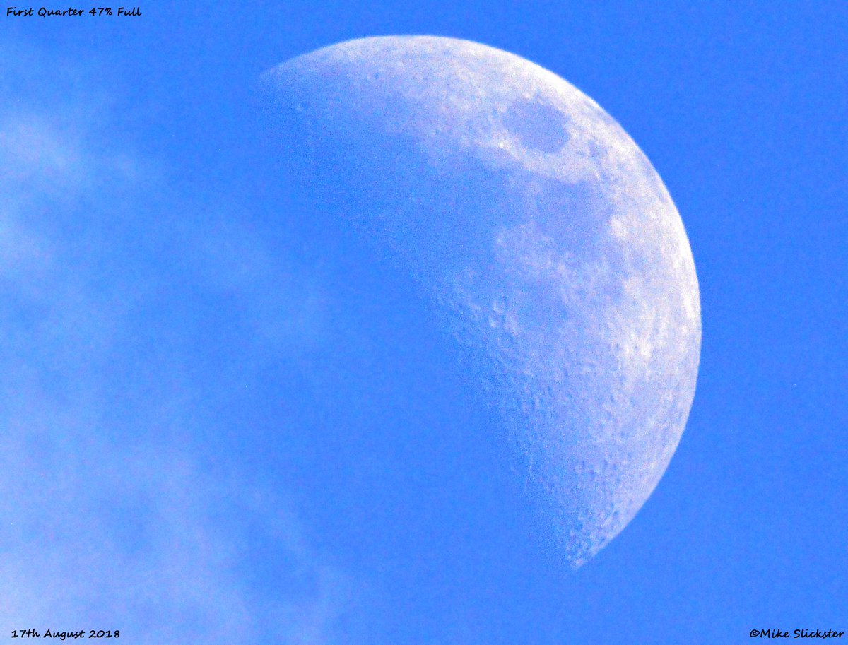MikeSlickster's tweet photo. This afternoon's First Quarter Moon, on its way to August 26th's Full Sturgeon Moon. #DelawareRiver #DelRiverWatershed #Philly #Tacony #LardnersPoint https://t.co/HWH0Wr4aBZ