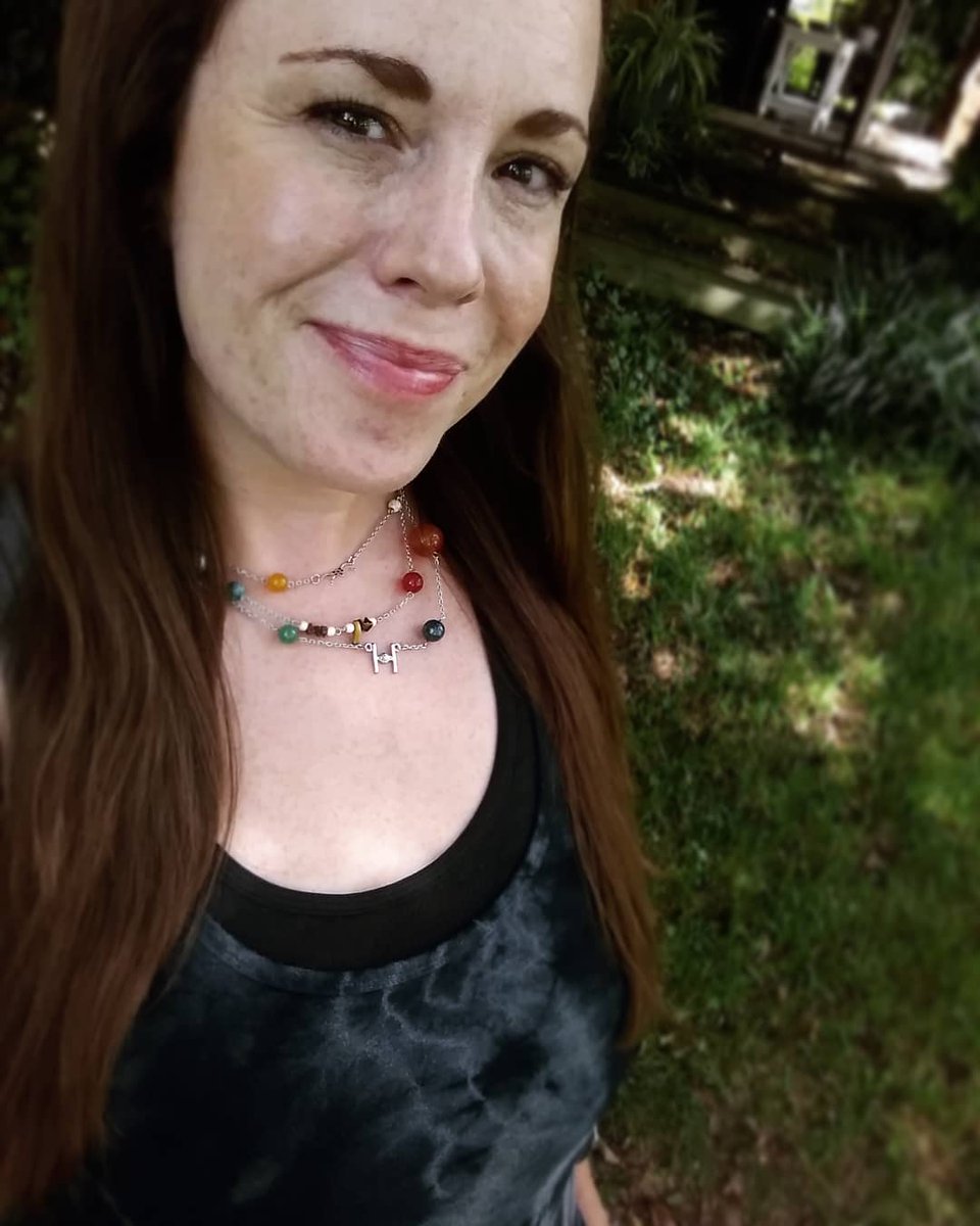 Vickiinmyhead's tweet photo. I kinda sorta straightened my hair! Alabama humidity isn't having it so I'm slowly transforming back to a wild she beast.😊😬 ........
#humidity #alabamahair #ginger #redhead #hair #curlyhairproblems #curlyhair https://t.co/cZngUleWVO