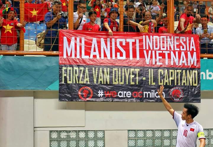 HerwinNaga8's tweet photo. We meet again #VanQuyet & #ACMVN! @acmilan Family! 🔴⚫🇮🇩🇻🇳
Thanks @asiangames2018 🙌
#AsianGames2018 #weareacmilan #MilanistiIndonesia #MilanistiVietnam #VanQuyet
cc: @infosuporter @AsianFballFeast https://t.co/cjb6YHAAzM