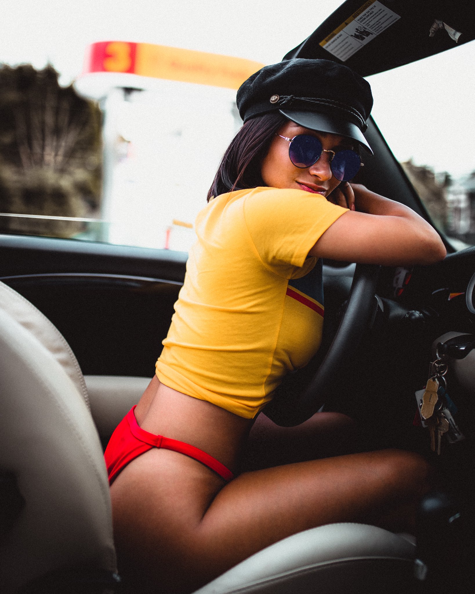 Raquel Castro on X: "No pants, No problem 🤷🏻‍♀️ https://t.co/7HL1AjNu6y"  / X