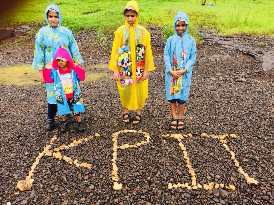 KPIT's tweet photo. #CSRAtKPIT | 20 KPITes from Mumbai, along with their children, participated in a #reforestation activity at Runda near Kalyan last Saturday. The team planted approximately 100 saplings to contribute towards #GreenIndia. https://t.co/oqi804og9e