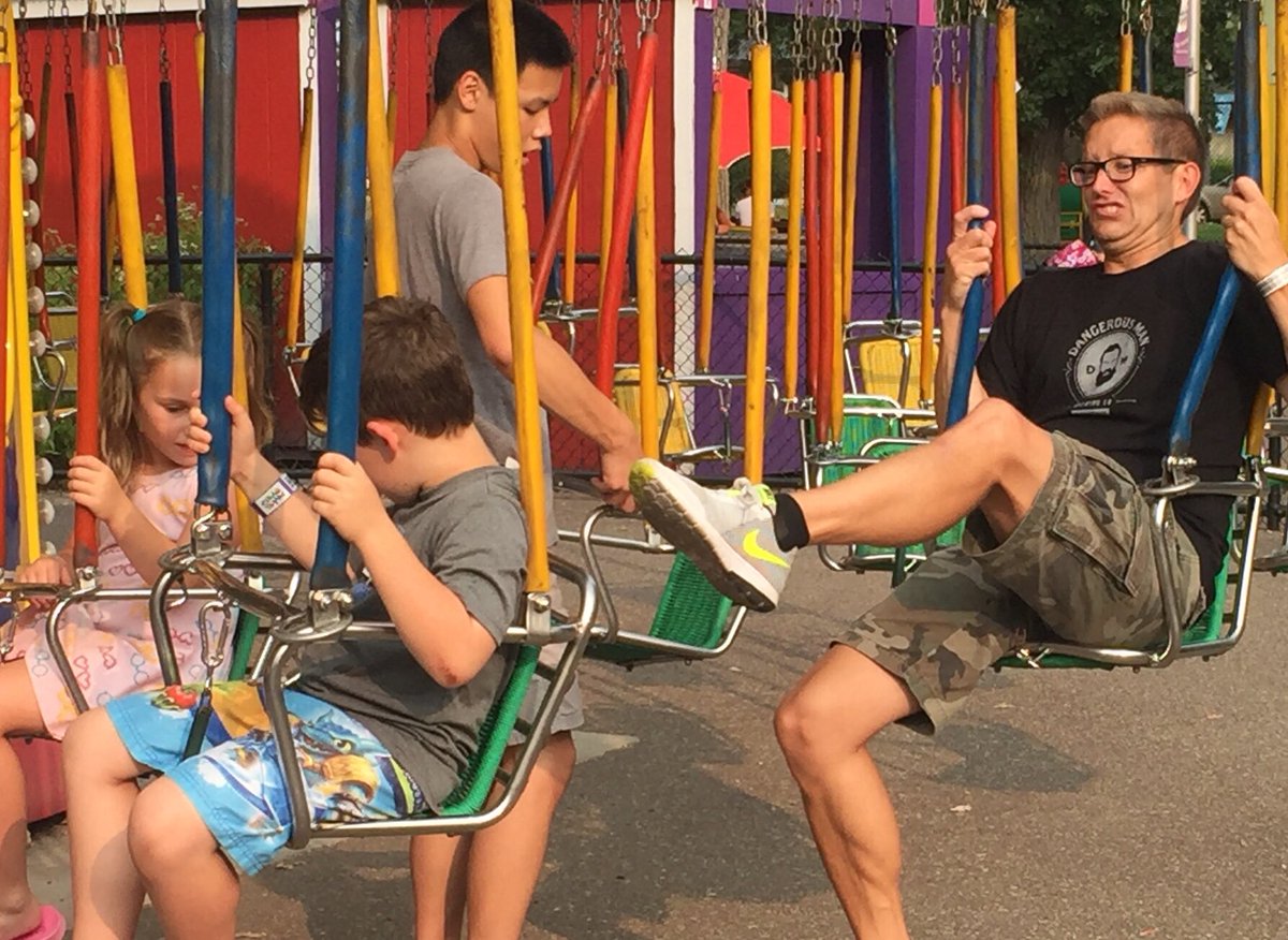 MReedmath's tweet photo. Mr. Anderson was found soaking up the last days of summer. Unfortunately, he broke the “no kicking” rules on Como Town swings. @PaulAndersonPA #SandCreekStars #ComoTown https://t.co/cC1NMXiSrB