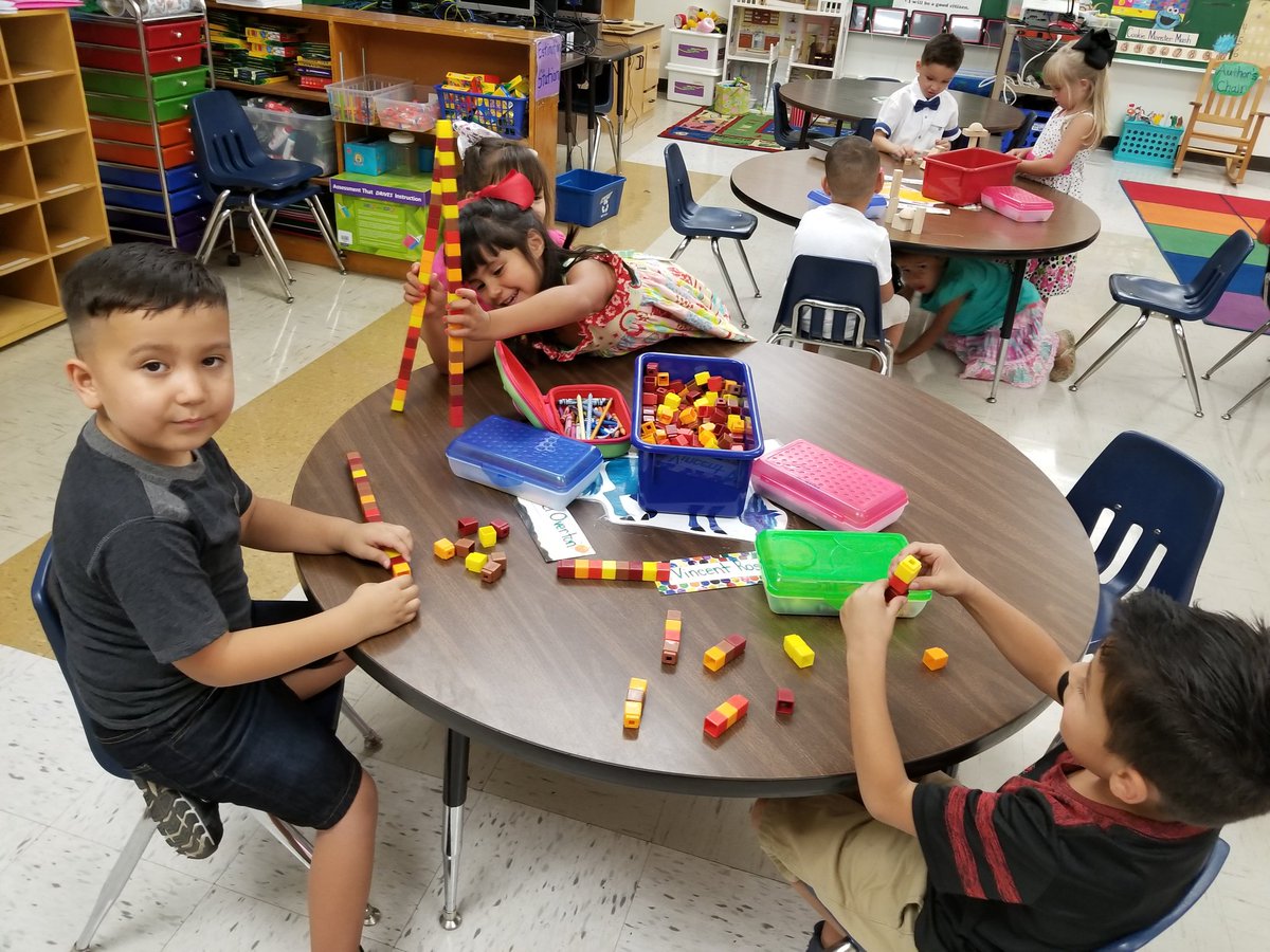 ClareMarieCole's tweet photo. Bradley kindergarten students had a great first week at school!
#IamEPISD #bradleygenerals https://t.co/Ga2WTVEnmo