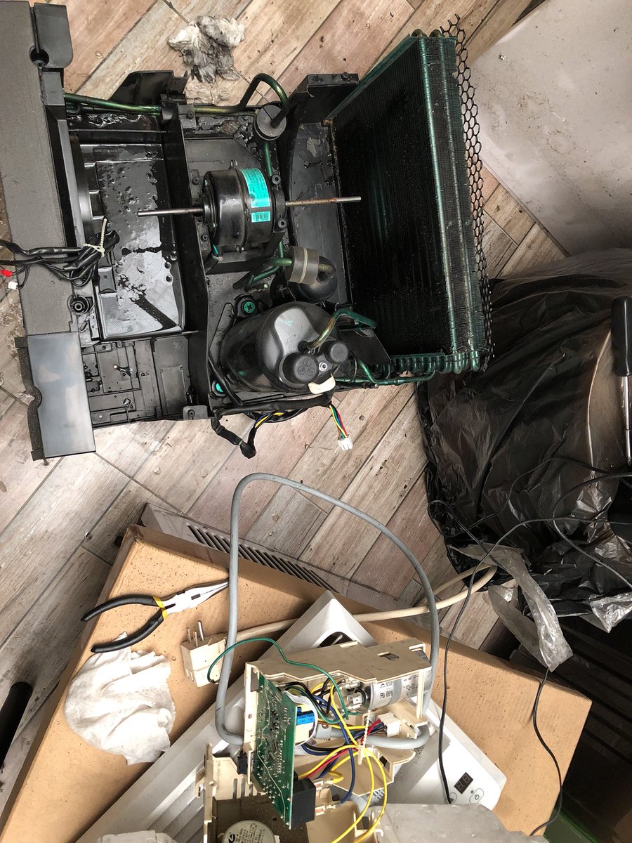 jetramos's tweet photo. What does your saturday look like? Here’s mine. Almost aircon specialist lol #toomuchyoutube https://t.co/UxrbAAV65o