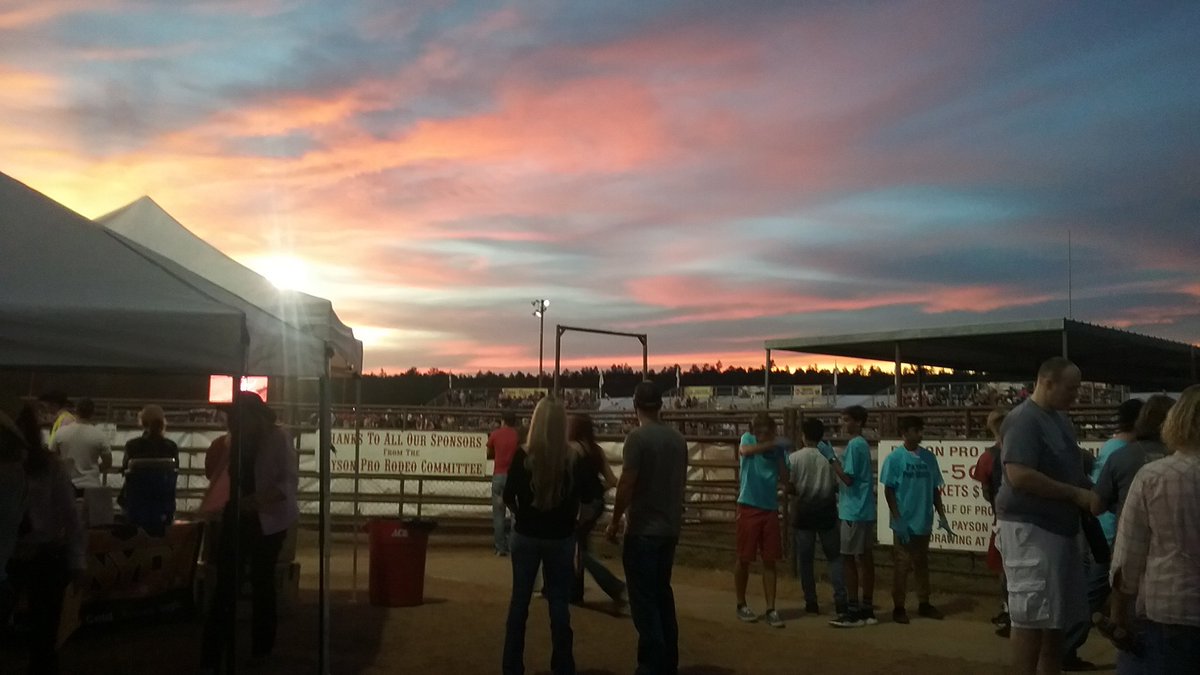 _DianeDouglas's tweet photo. Beautiful evening at the Payson Rodeo https://t.co/s06hHZUnnK