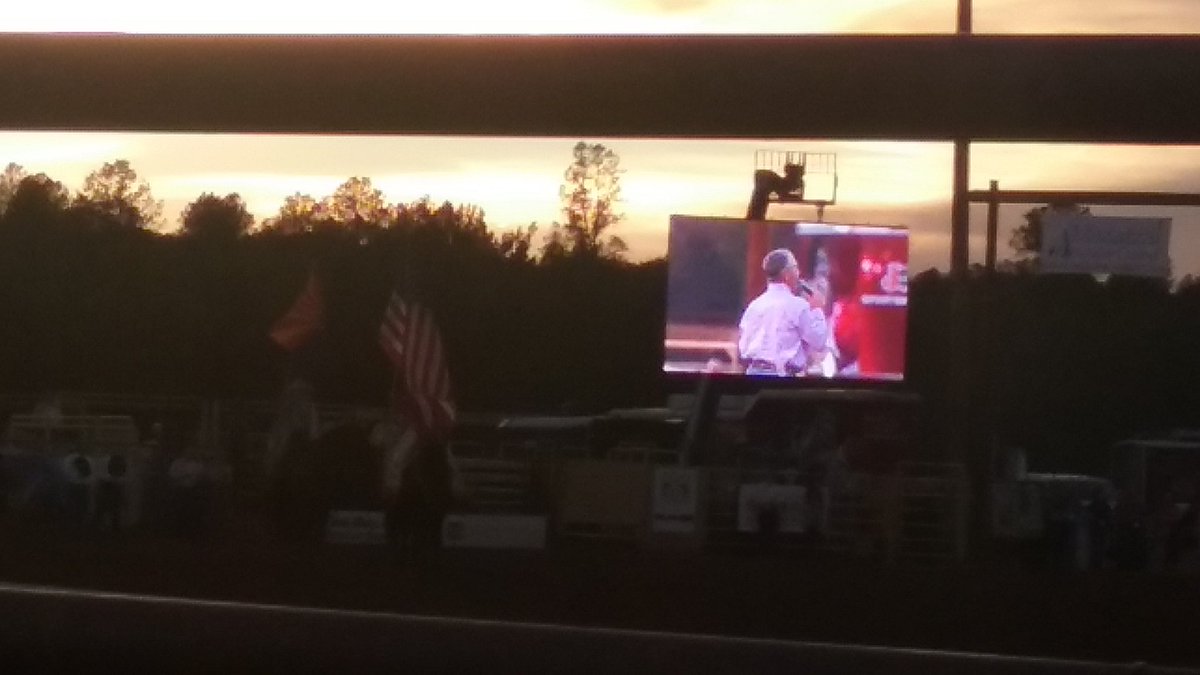 _DianeDouglas's tweet photo. Beautiful evening at the Payson Rodeo https://t.co/s06hHZUnnK