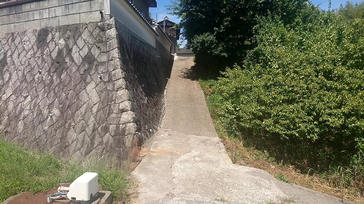 bitoko46's tweet photo. 菅井城(京都府精華町)
山城国一揆に参加した国人衆の城だと推測される
菅井集落は水路によって囲繞されているかつ周囲と比べて高い位置に集落にあるため集落自体が城だと考えられる
①明治期菅井集落の地図
②集落北部
③集落南部 https://t.co/LUhMkofRQE