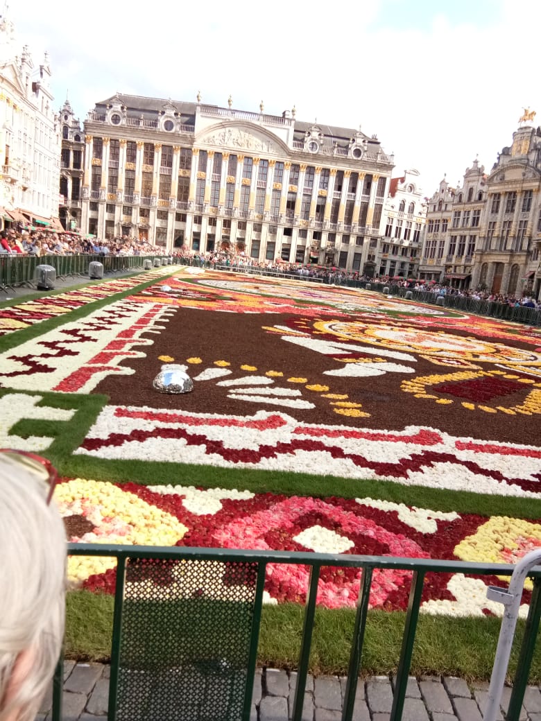 #CarpetOfFlowers at the Grand Palace #Brussels #BrusselsFlowerCarpet ... a friend is there ..it's an annual event .