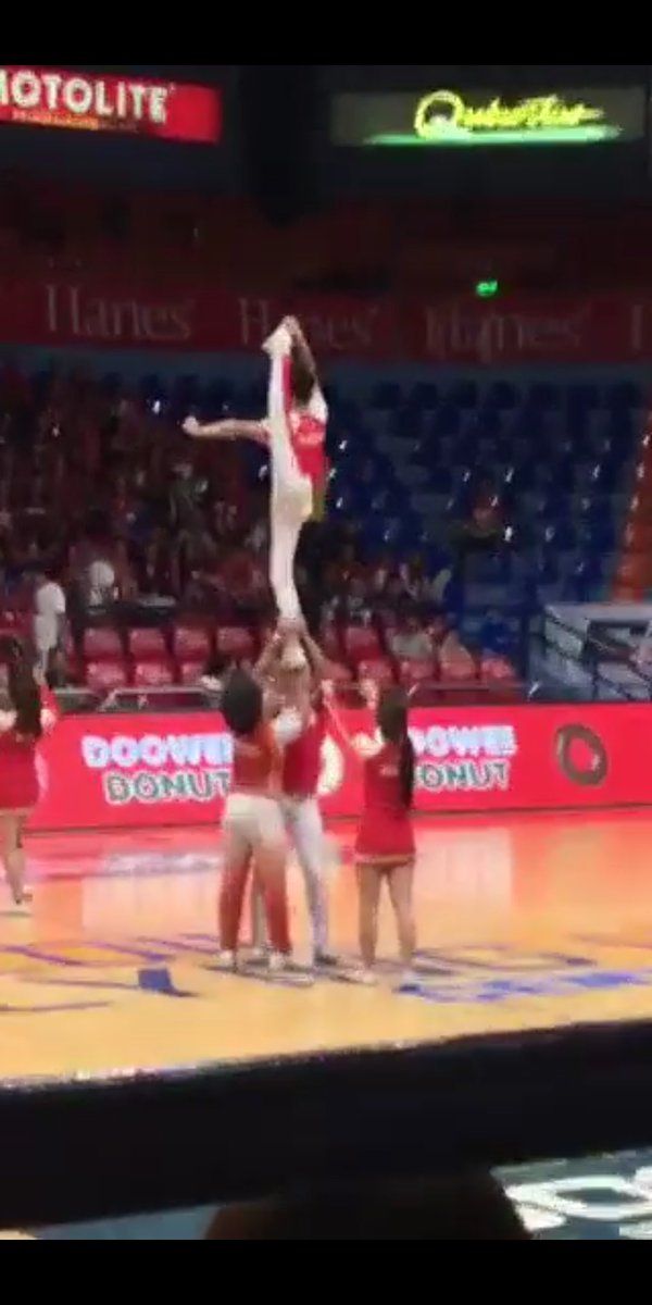 Heel strech / Bow and arrow  #halftimeperformance #SSCR #BravoBaste 

La bang nag pic dyan ng maayos? baka naman.