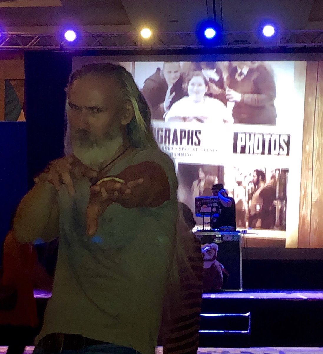 MobileMonicker's tweet photo. @joncampling campling  when “the death eater” goes out on the town he gets loose @PotterVerseCon !!! #mobilemonickerproductions #HarryPotter #HarryPotter20thAnniversary #Deatheaterforlife #HarryPotterforever #DancingForLife https://t.co/u1xe2tcusA