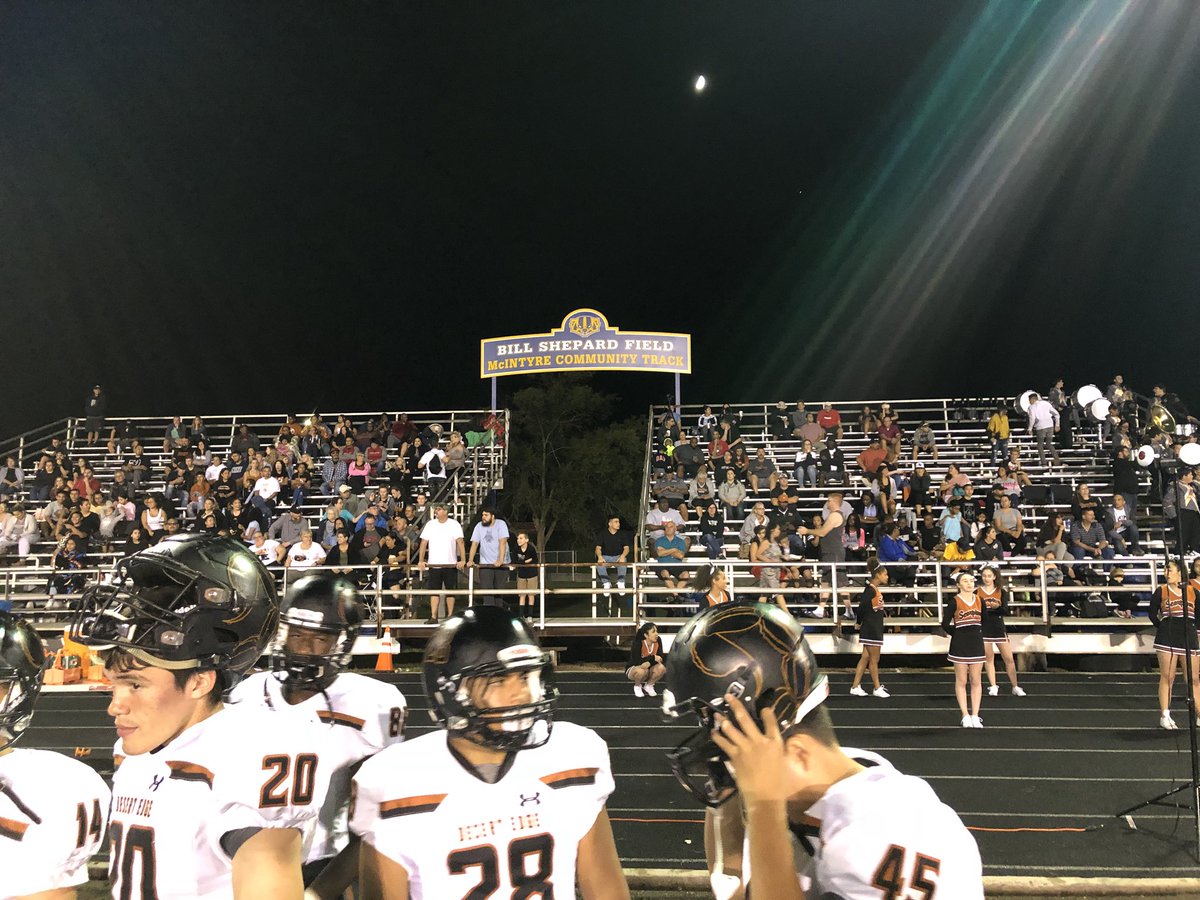 DesertEdgeHS's tweet photo. Big first win for the scorpions! 40-17 over Prescott. Huge thanks to Scorpion Nation for making the trip up north! https://t.co/WmugmelkFK
