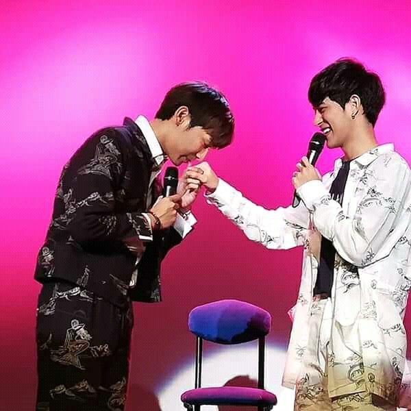 HubbyKrist0062's tweet photo. Special Moment of MewArt
@Art0739 @MSuppasit
#WhatTheDuckTheSeries #MewArt #BabyArt #PreeBoo #wtdtheseries #Couple #Boyslove #WTDinManila2018 https://t.co/yqMpKUKV0F
