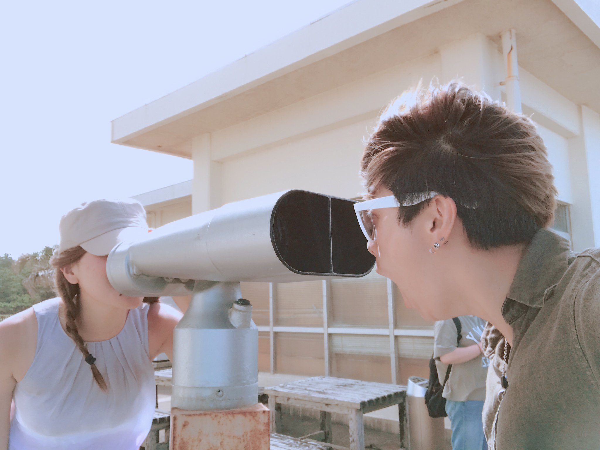 水野 裕子 海風に吹かれて髪型がロカビリーになった