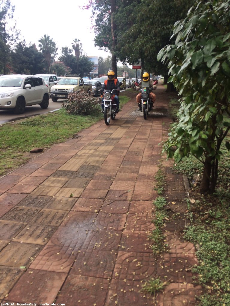 Afri_shere's tweet photo. 13:19 When will these guys stop using pedestrians pavements?? Road sensitisation is urgently needed @BodaAssnofKenya @UKenyatta @NPSOfficial_KE  https://t.co/Fq3xivzA70 via @PRSA_Roadsafety #KenyanTraffic  va