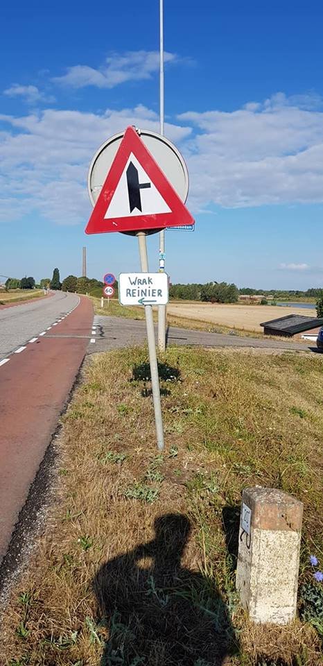 servaasbeunk's tweet image. Morgen, zondag 19-8, tussen 10 en 18 uur, zijn er weer avontuurlijke vaartochten naar het #scheepswrak bij #Spijk vanuit de Bijenwaard. Voor een kleine vergoeding voor KiKa een groot avontuur.