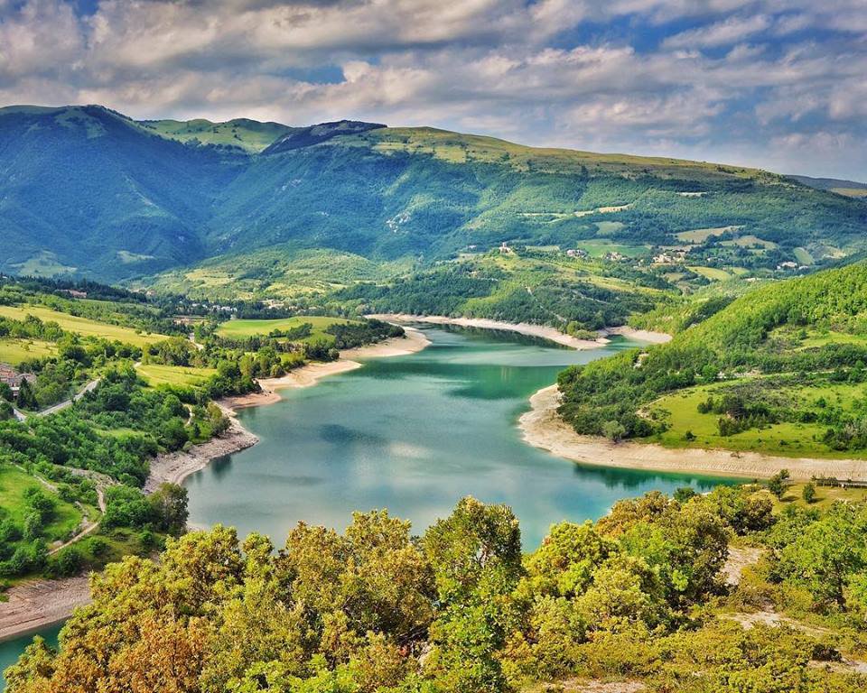 MarcheTourism's tweet photo. Scopri il Lago di Fiastra, uno specchio di acque limpide in provincia di #Macerata.
#destinazionemarche #Marche #ilikeitaly
https://t.co/560mbSI8lq

Foto I viaggi di Smarz https://t.co/kCRJRhXWha