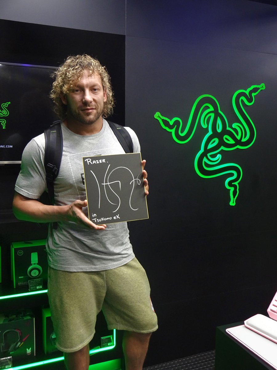 RAZER STORE】やったー！Kenny Omega選手（@KennyOmegamanX ）が当店