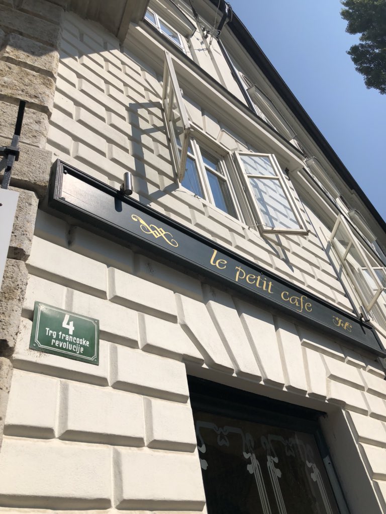 sevgrimaud's tweet photo. Quand la nourriture française te manque (oui, déjà !), tu vas chez « Le petit café » à #Ljubljana 🇫🇷
#pointfood #onaquandmêmelesmeilleursplats #interrail #interrailexperience @visitljubljana https://t.co/FdEg6zyiSZ