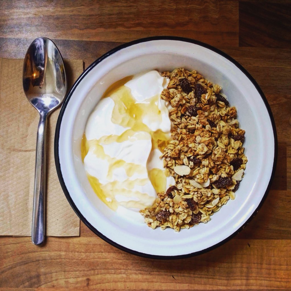 willowscoffee's tweet photo. Granola, yoghurt, honey. What more could you wish for? #willowssecretkitchen #coffee #breakfast #healthyoption https://t.co/VkdHLo7E3h