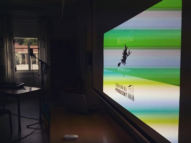 vemkanbli's tweet photo. 🔮 Mastering - a witchcraft?! 🔮 #workshop
#vemkanbliproducent #vkbpcamp #mastering #producent #producer #musikproducent #musicproducer #studiosession https://t.co/qfsztqikgn https://t.co/7W2HWTmwfo