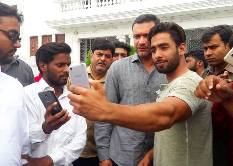 pathan_sumaya's tweet photo. #fans #selfii wit Beloved Leader Akbaruddin Owaisi Sahab #Darussalam ❤❤ https://t.co/ss2TR4Wyz3