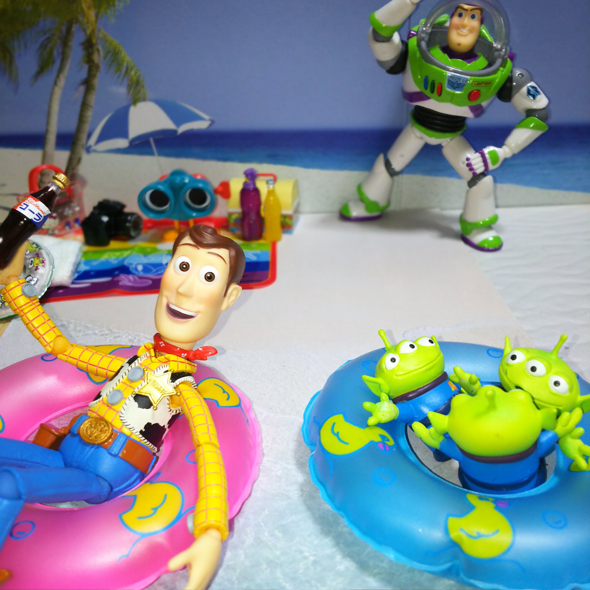 ひさよし Qp職人 なつやすみ 海 海水浴 うきわ ディズニー ピクサー トイストーリー ウッディ バズ リボルテックウッディ リボルテックバズ リトルグリーンメン ミニチュア リーメント キャンドゥ 100均 フィギュア オモ写 Toystagram