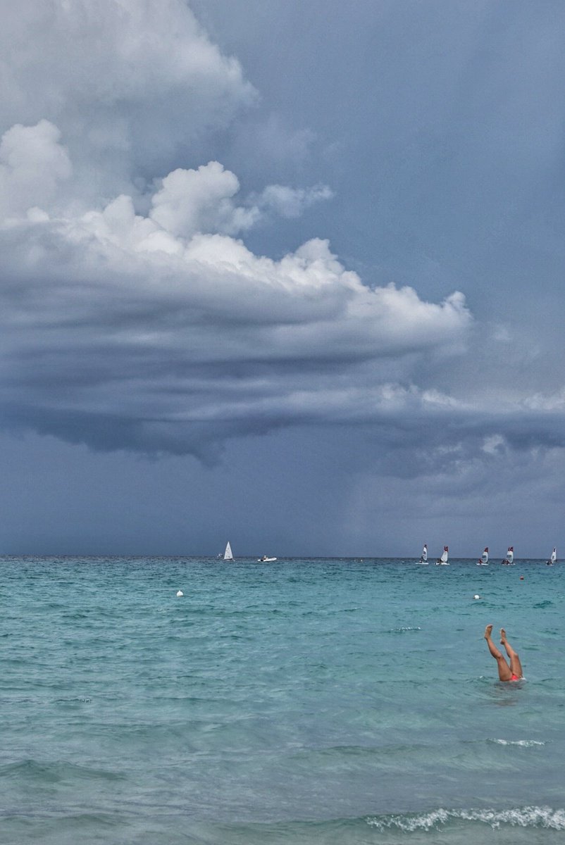 Temporali estivi e dove trovarli.
In diretta da #PortoPino nel profondo sud #Sardegna 😍