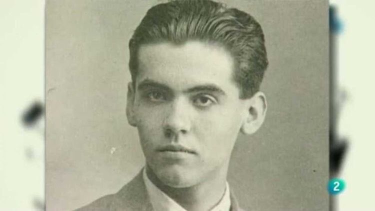 margencia's tweet photo. El 18 de agosto de 1936, en el camino de Víznar a Alfacar, asesinaron a Federico García Lorca. 

“No me encontraron? / No. No me encontraron. / Pero se supo que la sexta luna huyó torrente arriba, / y que el mar recordó ¡de pronto! / los nombres de todos sus ahogados” https://t.co/vagGnmnaCM