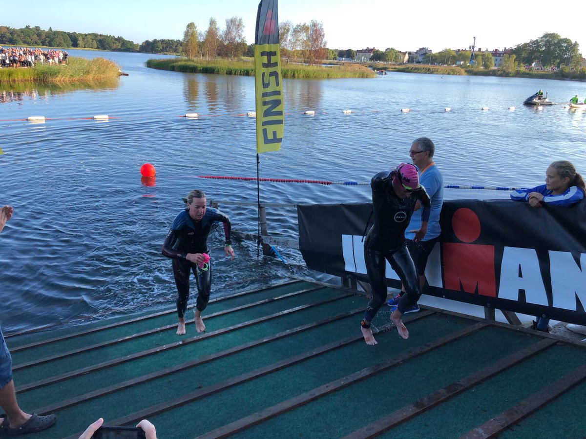 IRONMANLive's tweet photo. Top 5 women swim: Annie Thoren 52:25, @TriathlonKim 52:31, @dedegriesbauer 52:33, Emma Graaf 57:22, @AngelaNaeth 57:27 #IMKalmar #IMSweden https://t.co/D3AN0EBoWU