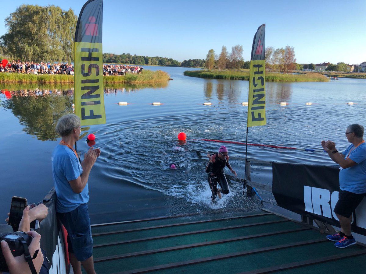 IRONMANLive's tweet photo. Top 5 women swim: Annie Thoren 52:25, @TriathlonKim 52:31, @dedegriesbauer 52:33, Emma Graaf 57:22, @AngelaNaeth 57:27 #IMKalmar #IMSweden https://t.co/D3AN0EBoWU