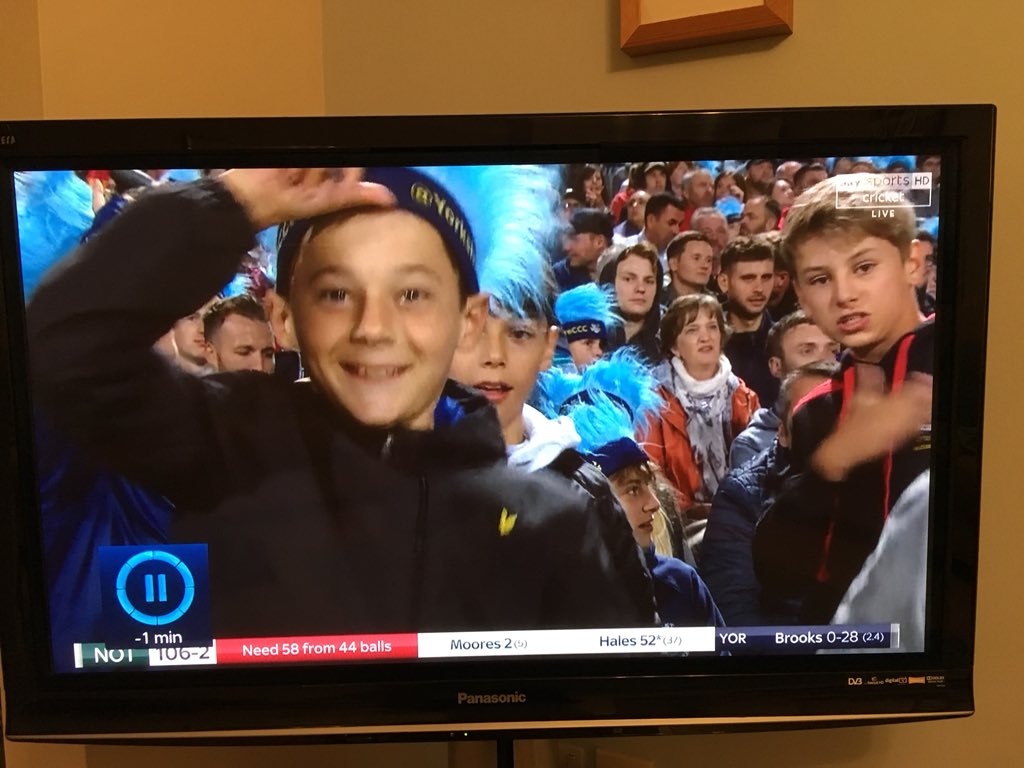 Charlie Bramley live on Sky Sports Cricket HD.. go on Charlie... 🏏