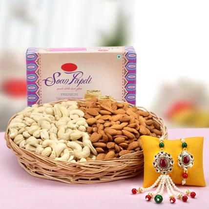 promoscode_in's tweet image. Buy Rakhi Gifts for Sisters &amp;amp; Brothers and send it across India with same day delivery. #Rakhis_Offers_2018 
promoscode.in/floweraura-pro…