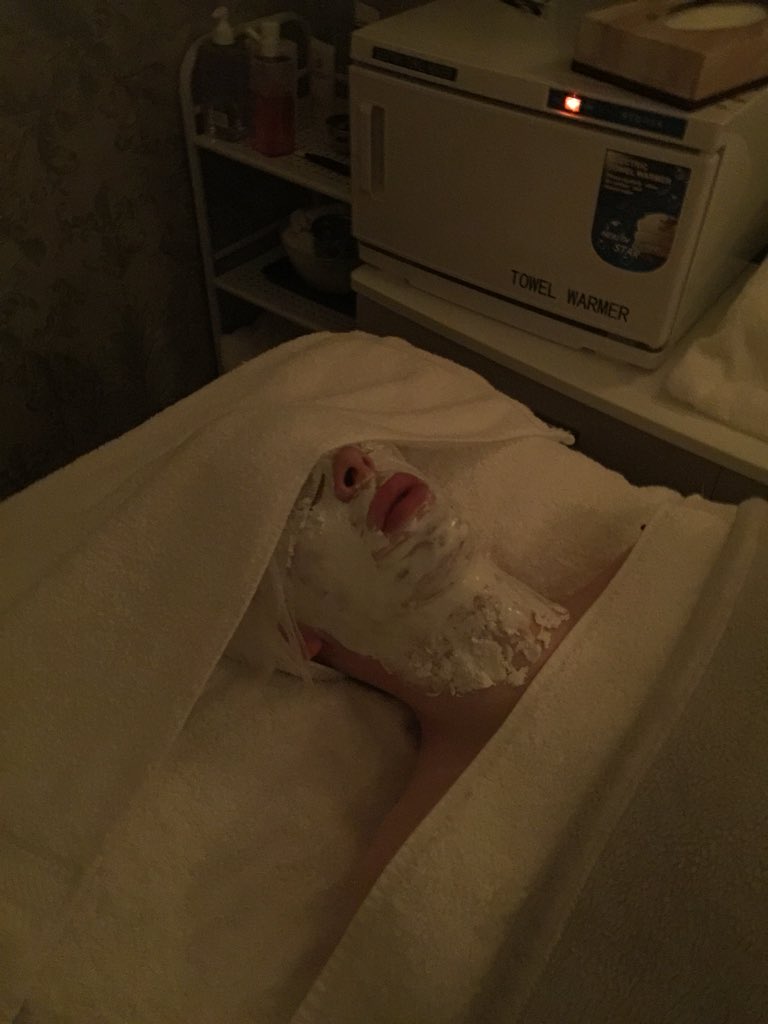 WaltonHair's tweet photo. When you know you need an amazing Gatineau facial! That does what it’s meant to do. ✅Lifting &amp; firming  ✅Radiance glowing. Exclusively @WaltonHair  pure relaxation.#calltobook https://t.co/ixQAdGCoGj