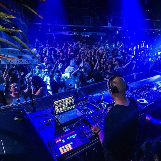 FlashFmCl's tweet photo. @FlashFmCl #MastermixLive2018 by @DaniloPerkelman Live At #ClubBeach #MainRoom #Vipstations2018 #NowPlaying #deephouse #TechHouse #minimaldeeptech #melodichouse #melodictechno #techno #technofamily #ListenHere
https://t.co/ToWQlg5Xea https://t.co/qbqWM3nLVA