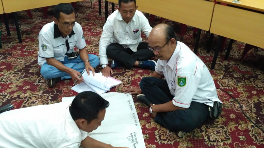 yusrilpdg's tweet photo. Pelatihan TAPM ttg PID, utk percepatan kemandirian Desa melalui Pelaksanaan Pembangunan Desa yg Tepat Guna
#PIDKalselOke
#TPPIKalsel
#TPPIHSS
@jokowi
@EkoSandjojo
@anwsanusi
@taufikmadjid71
@fachrilabalado
@FAI_88ku
@yossie_yassiana
@masmugyganteng
@kpw3_kalsel https://t.co/QwvtaF4pij