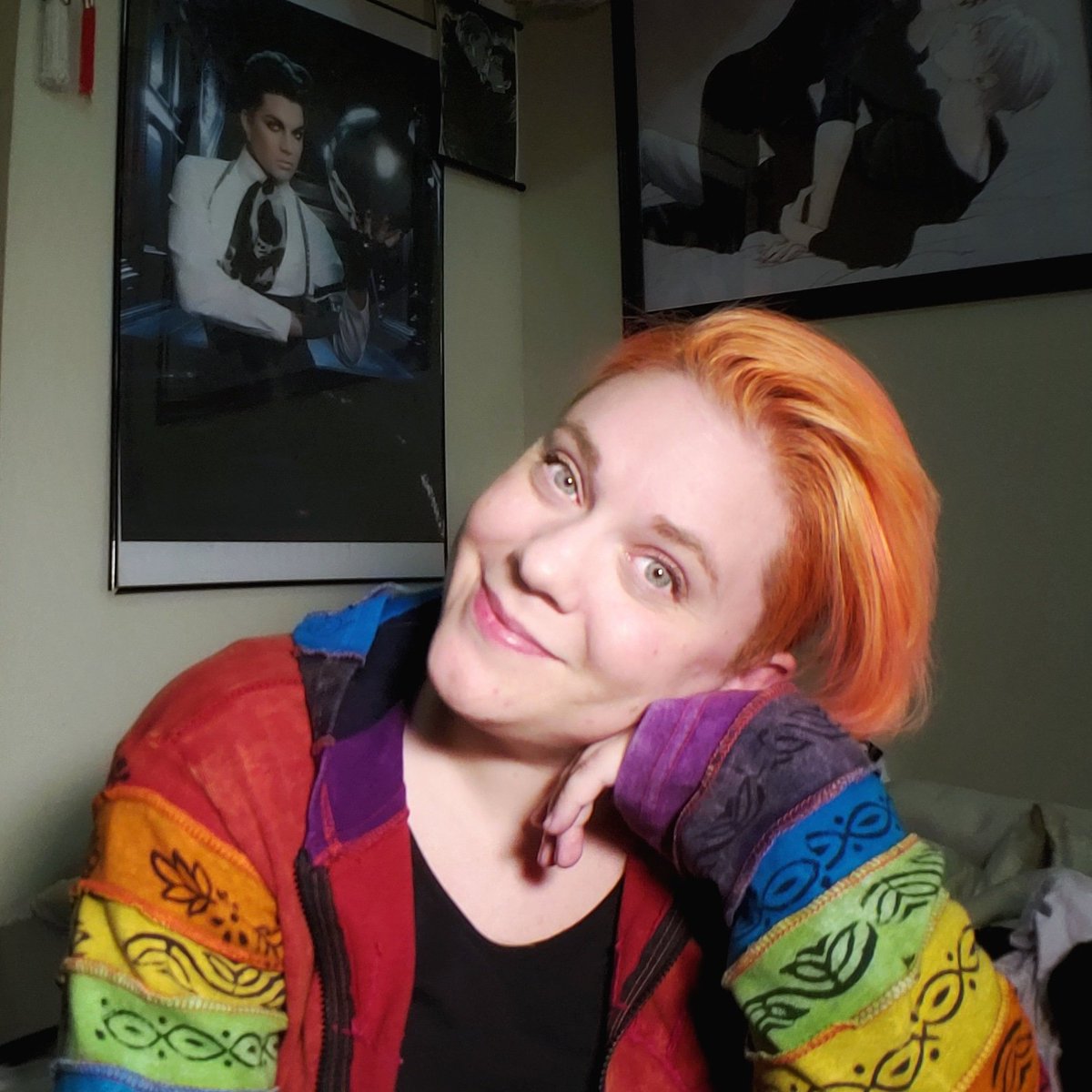 WizardWayKris's tweet photo. Impromptu photoshoot tonight for a few simple thumbnails without makeup on. I love this shot! Chill out with me at noon tomorrow. I'll be livestreaming on my channel! 😎 https://t.co/0kczXql8Lu
#WizardWay #HarryPotter #HogwartsMystery #selfportrait #brighthair #rainbowhoodie https://t.co/oruhaJszGw