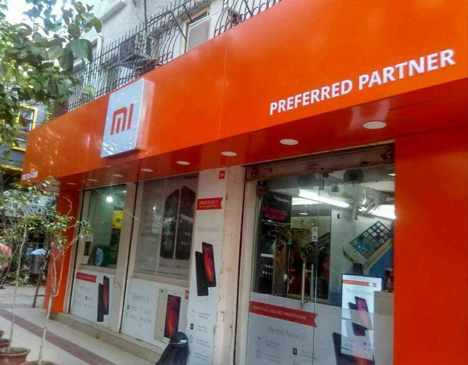 manukumarjain's tweet photo. Exactly one year ago we inaugurated #MiPreferredPartner stores!
At that time our share within offline was < 0.5%. Within one year, it has exploded to > 20%. 💪 Today we are the fastest growing brand in offline market!
Thanks to all our partners 🙏 #Xiaomi #offline #throwback https://t.co/bVf3pRDI6v