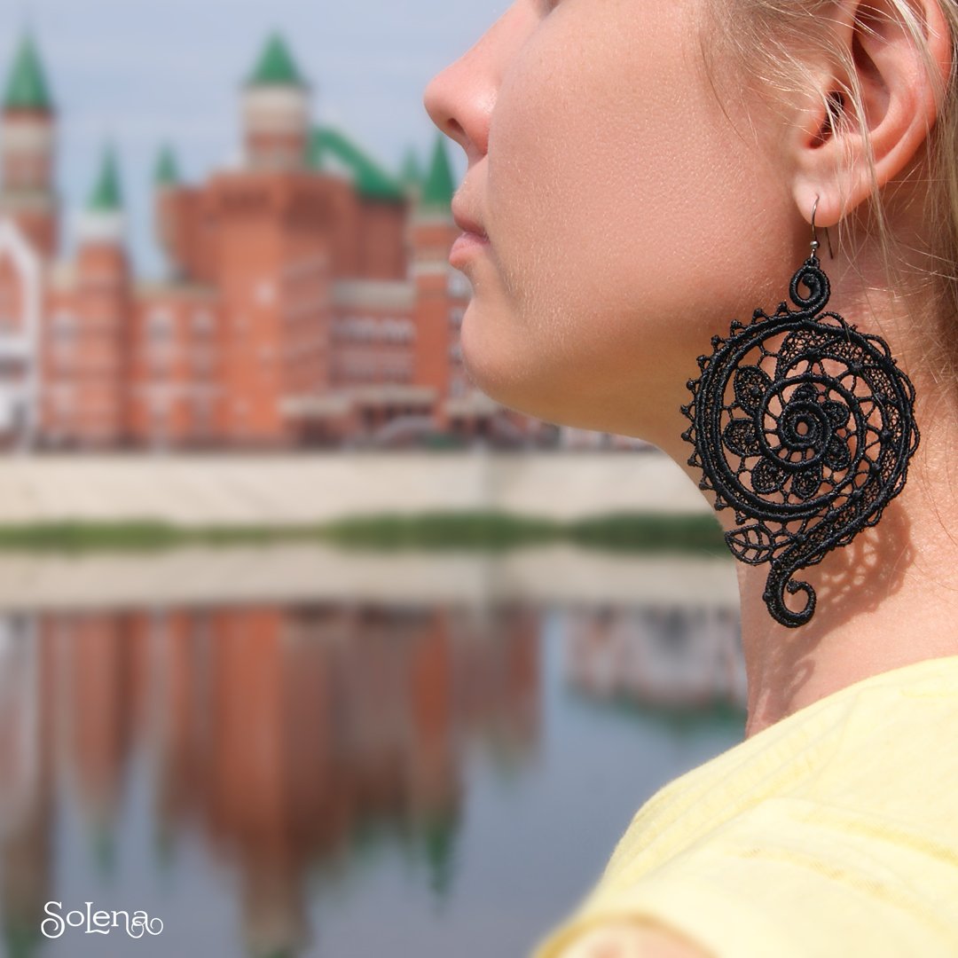SoLenaShop's tweet photo. Black Filigree earrings of Baccara. Elegant lace gothic earrings of universal deep black color. #Solena #etsy #etsyshop #lace #black #SaturdayMotivation https://t.co/ST8GnDemgF