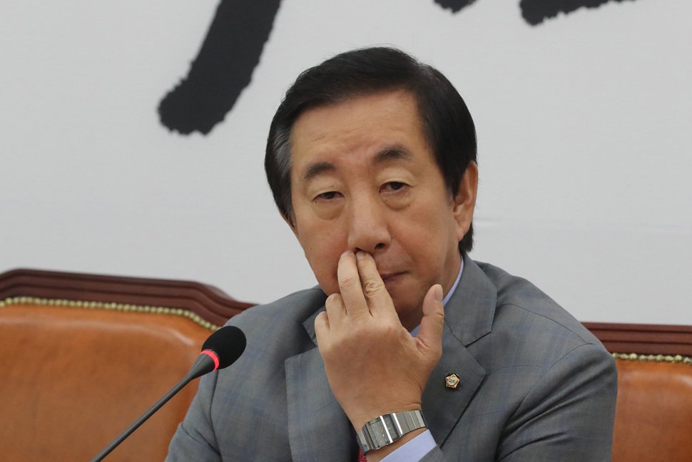 김성태 “문재인 정권 만세 만만세!” 김경수 영장기각 맹비난
http://www.hani.co.kr/arti/politics/politics_general/858169.html …