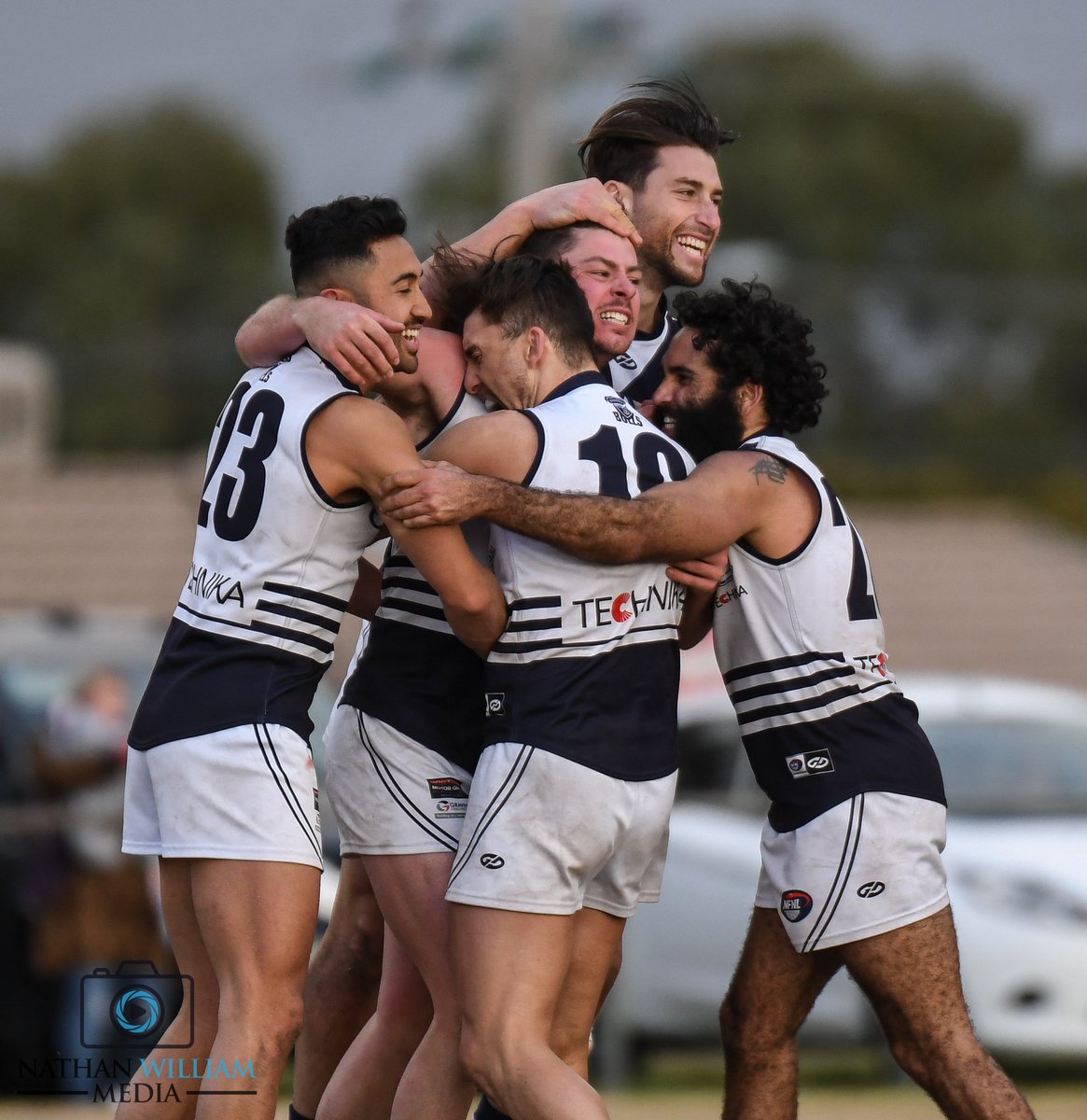 The <a href="/BundooraFNC/">Bundoora Bulls FNC</a> Bulls have charged into their 18th straight <a href="/northernfnl/">Northern FNL</a> finals series with a 7 goal final term blitz to knock of <a href="/GreensboroughFC/">Greensborough FC</a> by 23 pts.  The two neighbours will face off again in 2 weeks at Preston in the Elimination Final.
