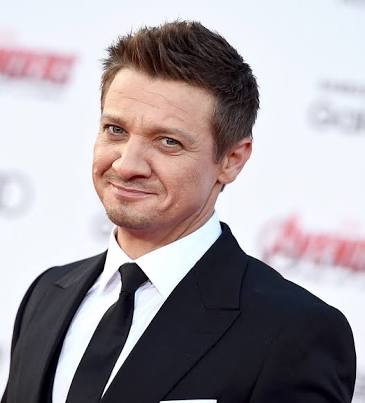 せとやん 2ミリのツーブロックにしたらジェレミーレナー的な髪型になった 笑 T Co Ed5iv225ve Twitter