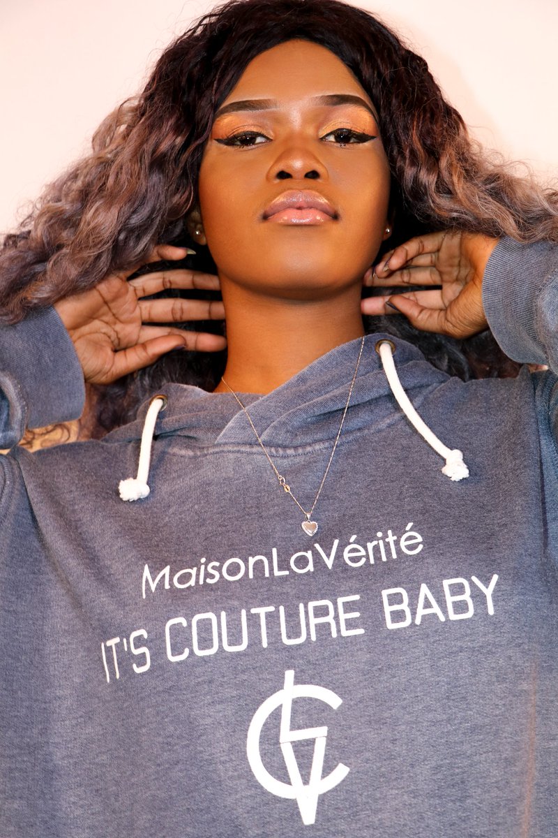 MaisonLaVerite's tweet photo. G O D E S S - A T T I T U D E
#WORKFORMONEY &
#DESIGNFORLOVE
#ITSCOUTUREBABYCLV création2018 #StreetWear X #MaisonLaVerite
Mannequin: @THURINNE_B habillée par #brandonsentinel et photographié par #StudioGothaHybride pour la #MLVCAMPAIGN18 .Disponible chez #MaisonLaVerite https://t.co/9uxL8uBw4L
